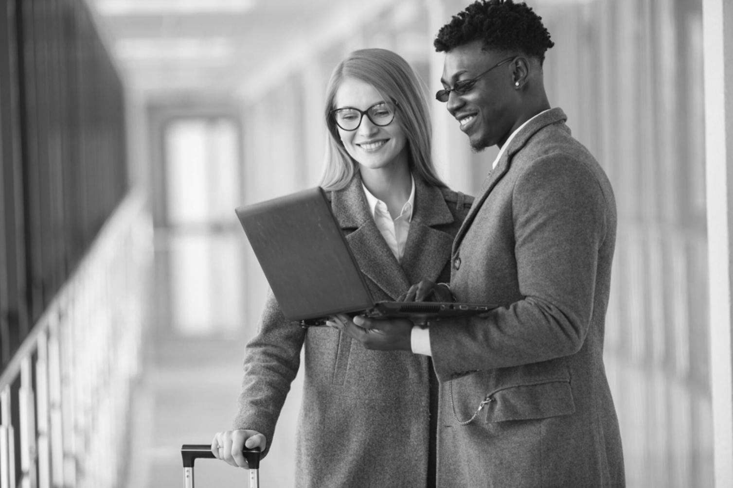 Groupe d'apprenants travaillant sur leurs budgets personnels