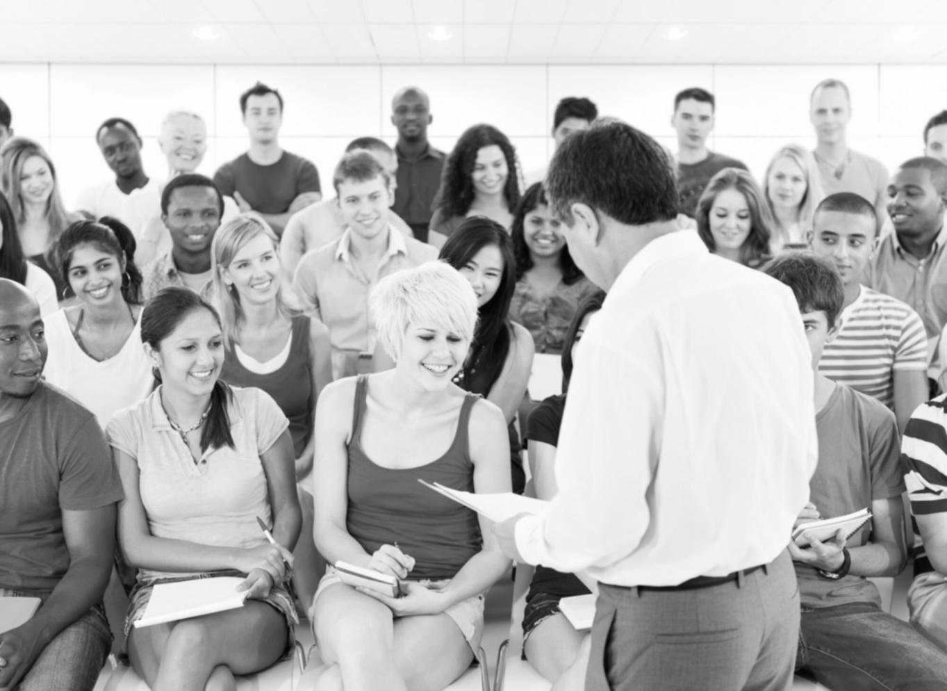 Session de formation en groupe avec participants actifs